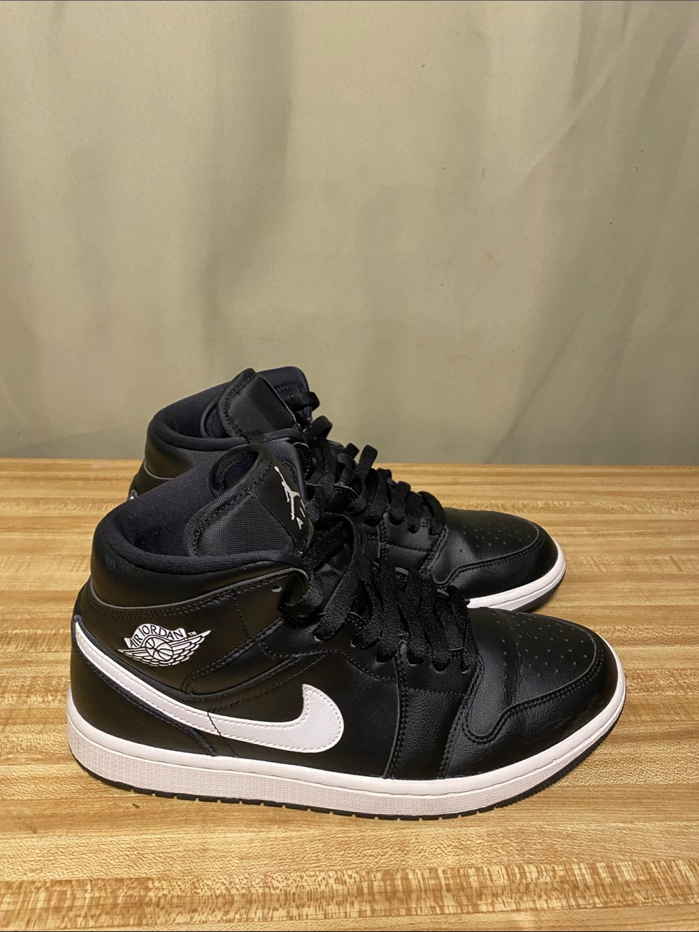 Nike Air Jordan 1 Retro Mid W Black White Panda Womens  Shoes size 9